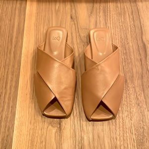 LOQ Luis Crisscrossed Sandal in warm brown “Cuero” size 39